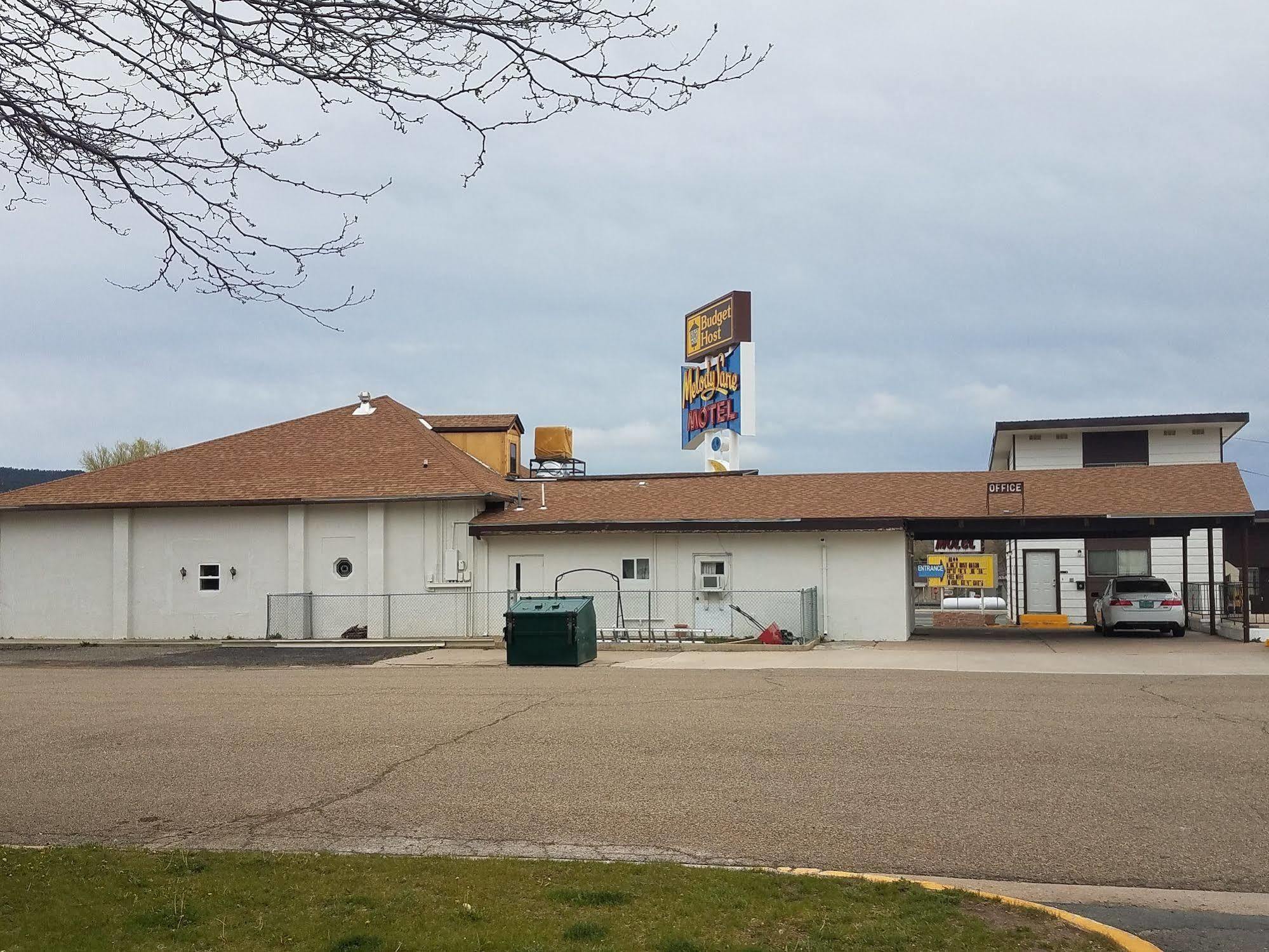 Motel Budget Host Melody Lane