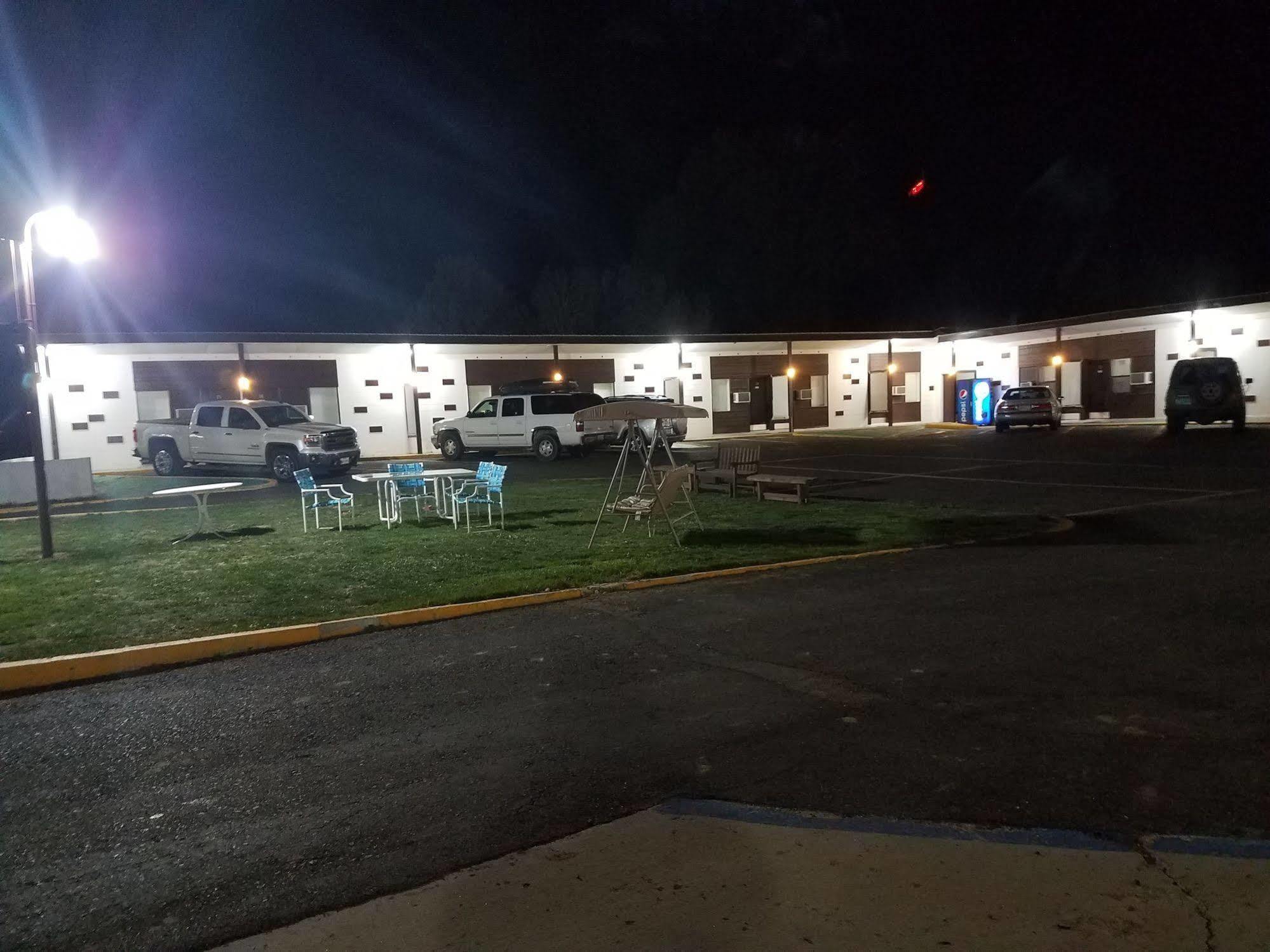 Budget Host Melody Lane Motel Raton