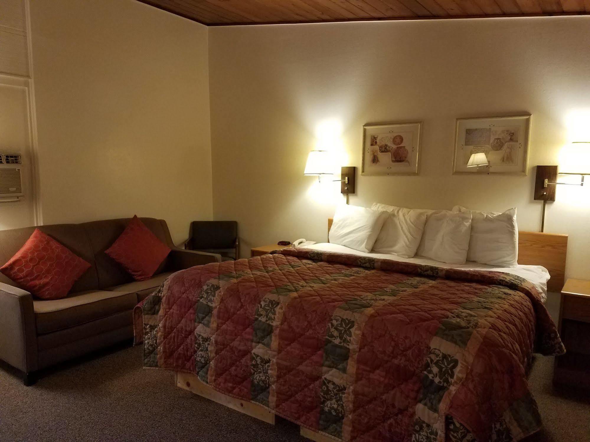 Motel Budget Host Melody Lane 4*